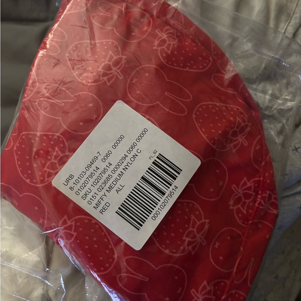 Baggu Miffy Strawberry Medium Crescent - Picture 2 of 2